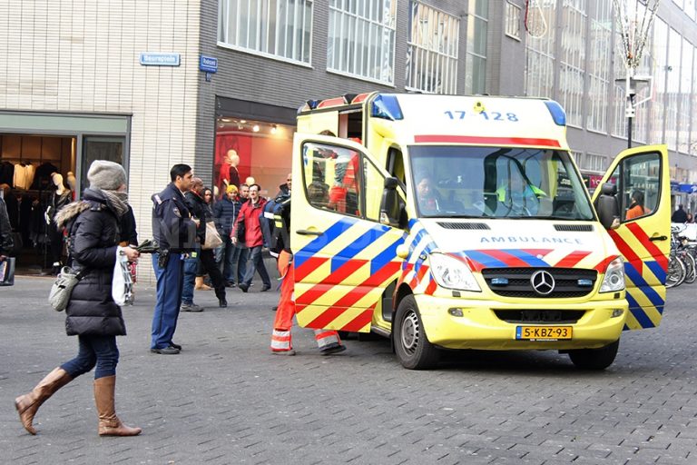 Dader aangehouden na steekpartij in V&D gebouw Rodezand Rotterdam (video)