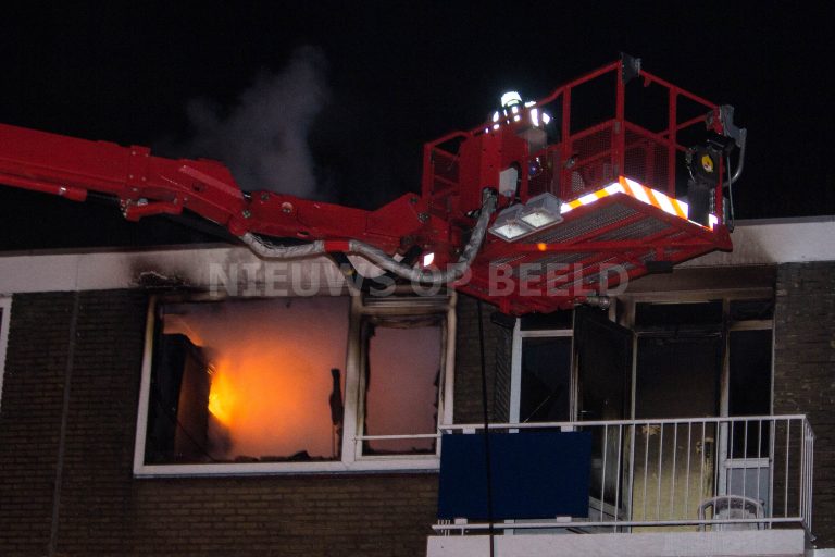 Zwaargewonde bij uitslaande brand in flatgebouw Jeroen Boschstraat Maassluis