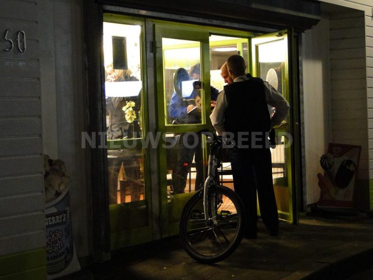 Eigenaar snackbar loopt snijwond op tijdens overval Vogelplein Dordrecht