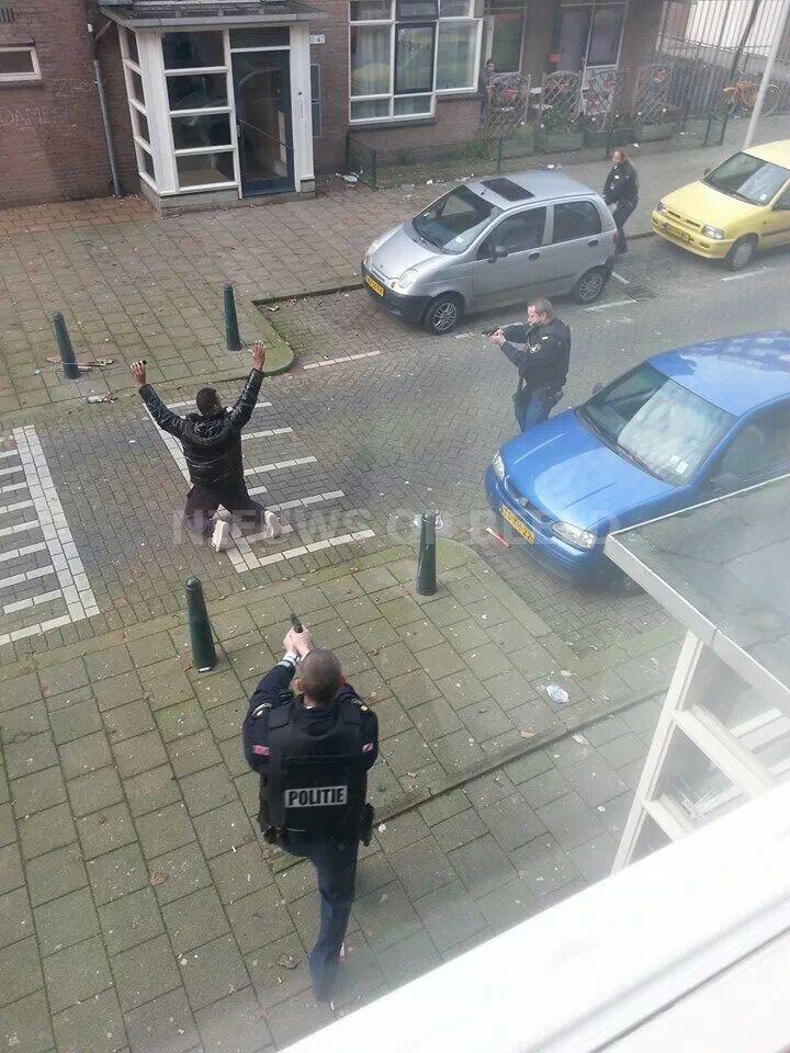 Verdachte(22) aangehouden na tonen van vuurwapen Laanzichtstraat Rotterdam