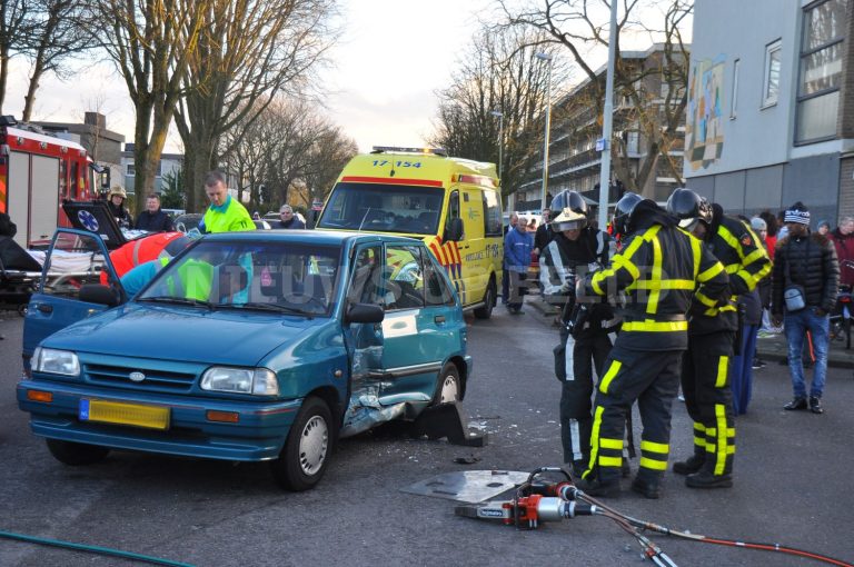 Vrouw gewond na aanrijding Huniadijk Rotterdam