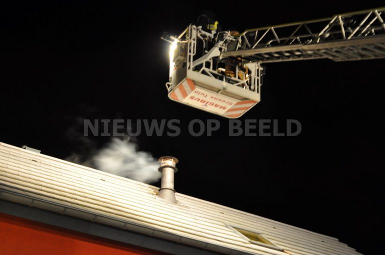 Brand in schoorsteen door open haard Calandkanaal Barendrecht