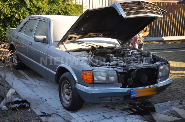 Auto vliegt voor de tweede keer in de brand Gouderakstraat Rotterdam