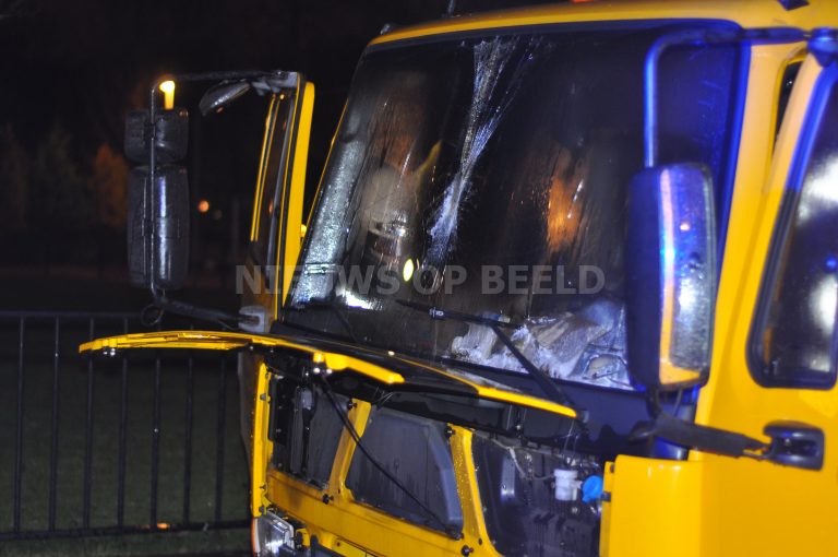 Kortsluiting veroorzaakt brand in vrachtwagen Bijenpark Rotterdam