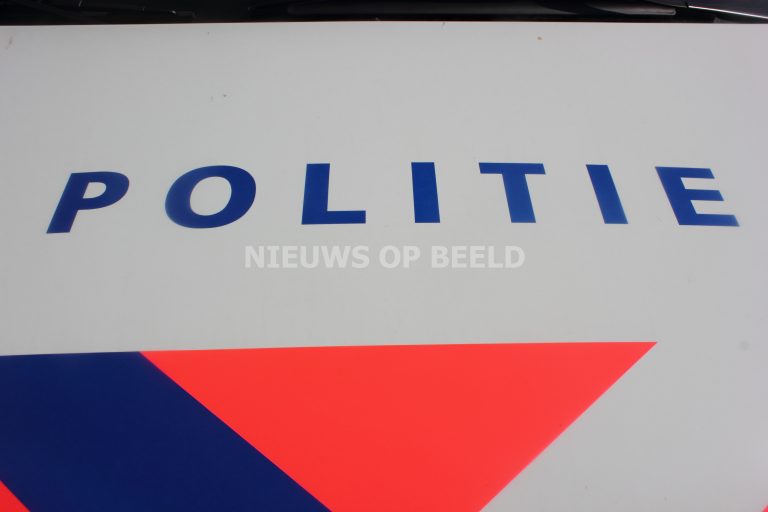 Voorbijganger vindt pasgeboren baby in ondergrondse container Amsterdam