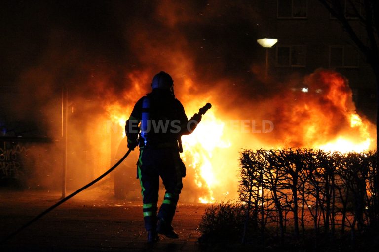 Meerdere auto’s afgebrand door brandstichting nieuwjaarsnacht Zambezilaan Delft