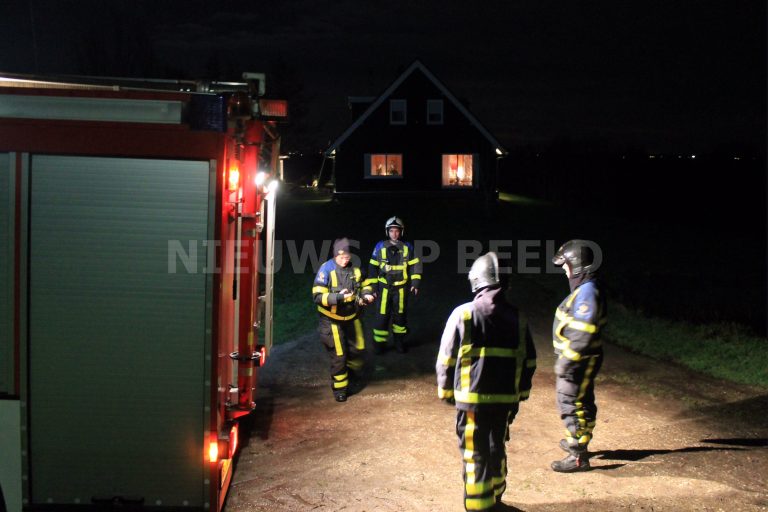 Brand in schoorsteen van woning Zuiddijk Strijen