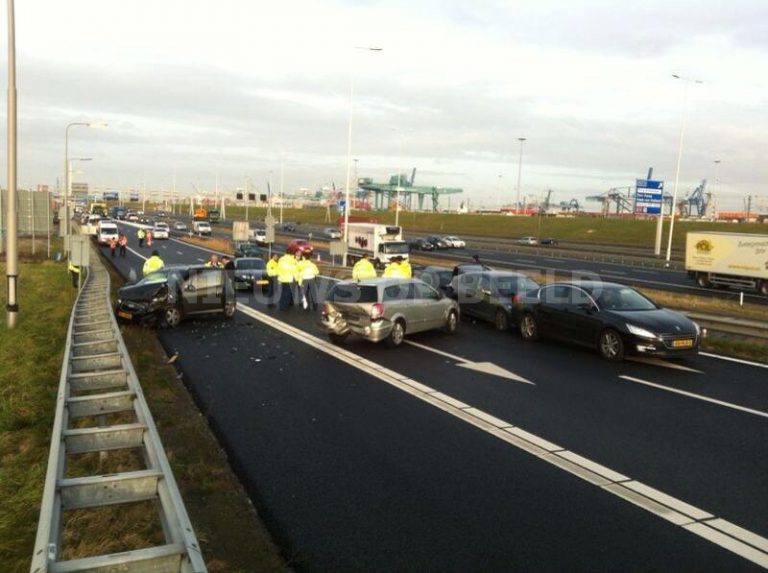 Gewonden bij kettingbotsing A15 Rhoon afslag Heijplaat