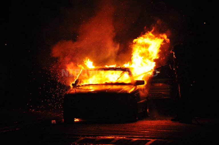 Auto met LGP-tank in vlammen op na brandstichting Emelenkamp Rotterdam