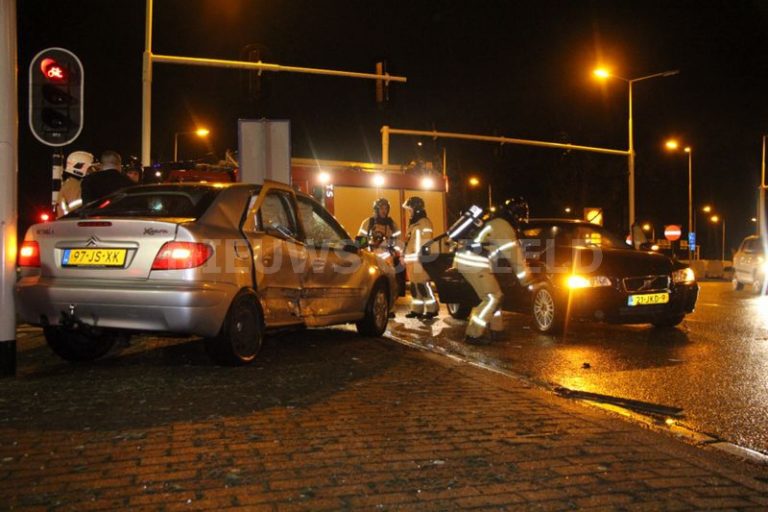 Veel schade na ongeval Hoofdweg Capelle aan den IJssel