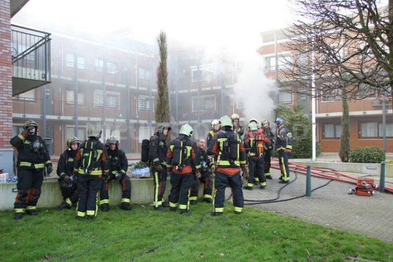 Woningen (41) appartementencomplex onbewoonbaar na grote brand Spoorstraat Schoonhoven