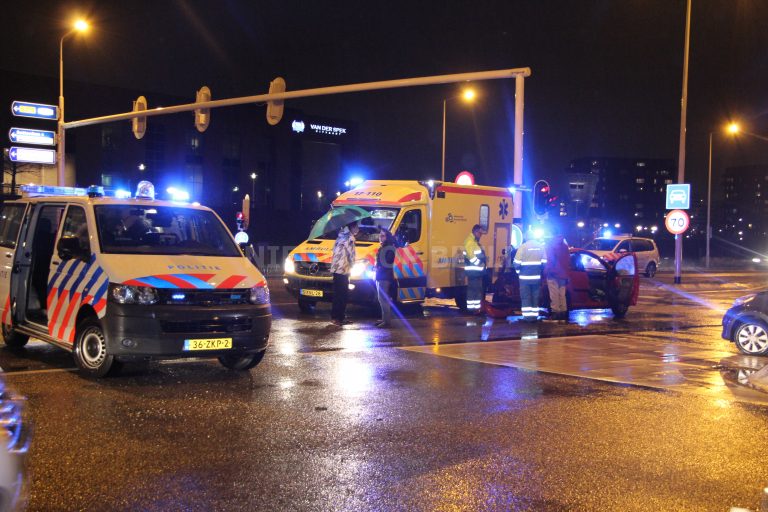 Twee gewonden na kop-staart aanrijding Abram van Rijckevorselweg Capelle a/d IJssel