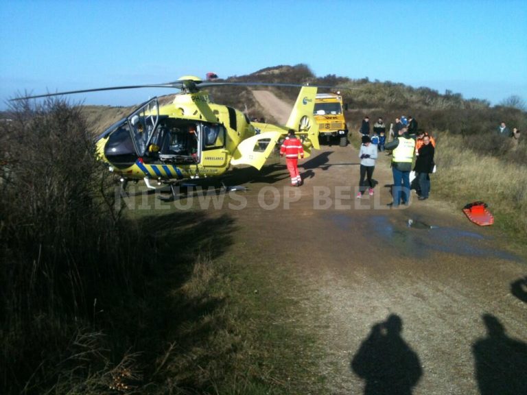 Deltavlieger zwaargewond na crash op strand Zoutelande