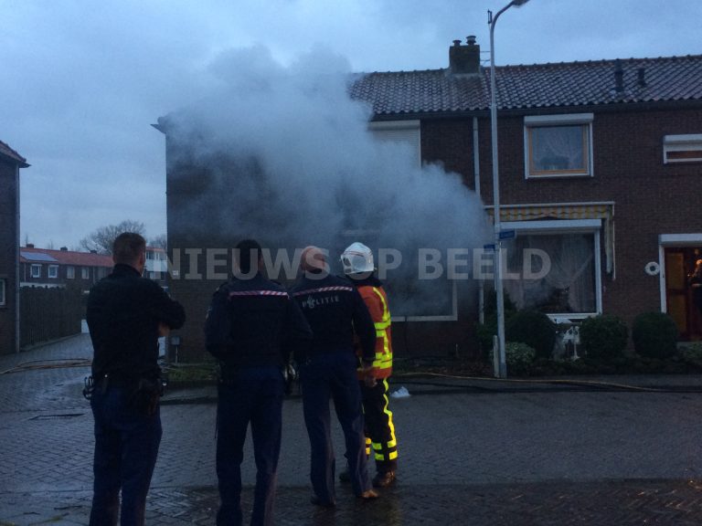 Grote brand verwoest woning Eendrachtsweg Puttershoek