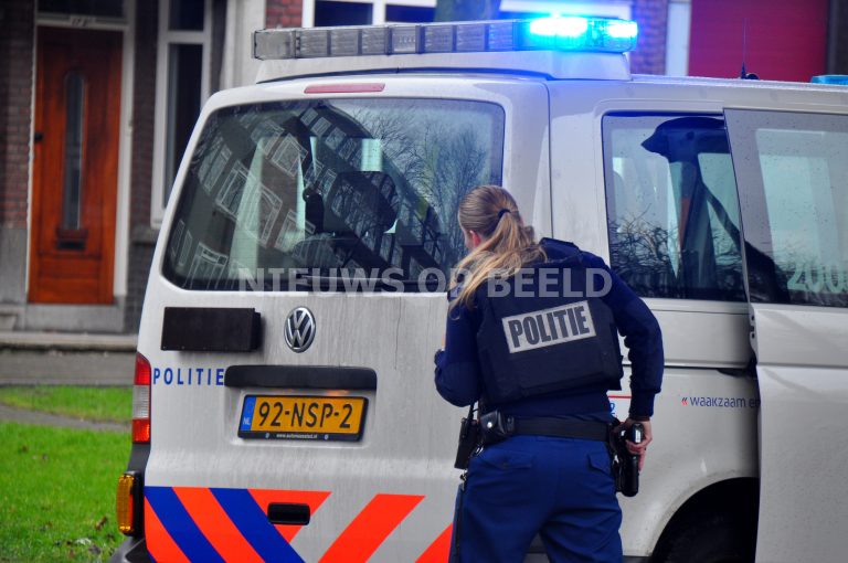 Politie lost waarschuwingsschoten tijdens aanhouding Vierambachtsstraat Rotterdam
