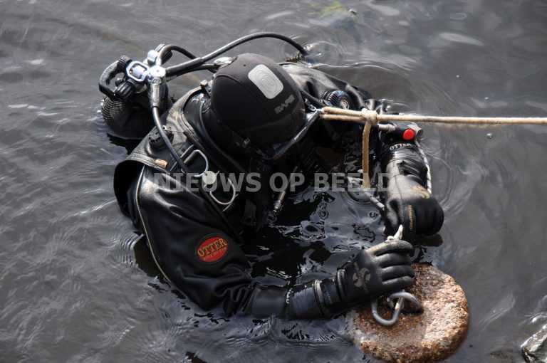 Persoon met scootmobiel te water Oudelandsedijk Middelharnis