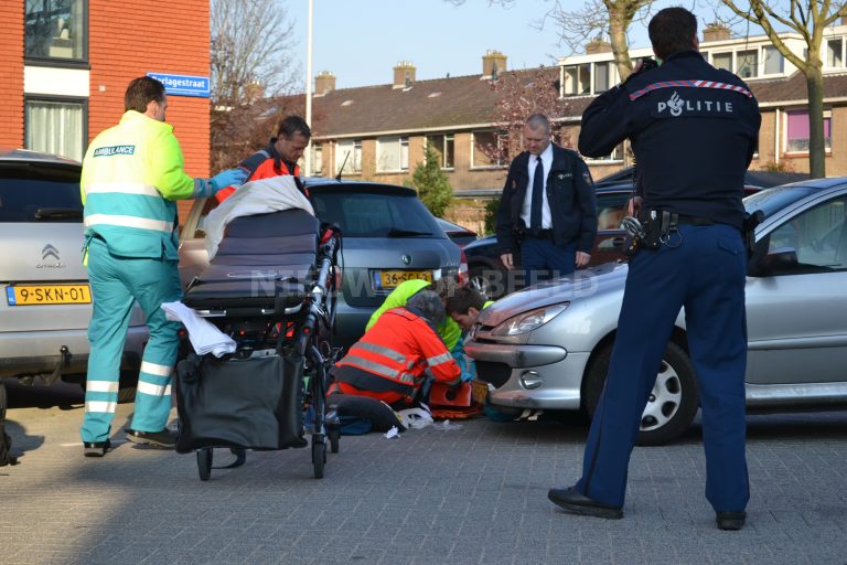 Vrouw gewond na aanrijding met auto Berlagestraat Rotterdam [VIDEO]