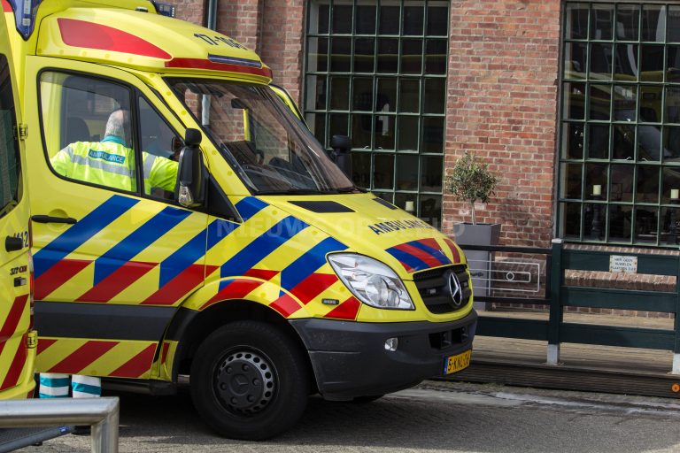 Vrouw zwaargewond na val uit taxi Koningin Wilhelminahaven Vlaardingen