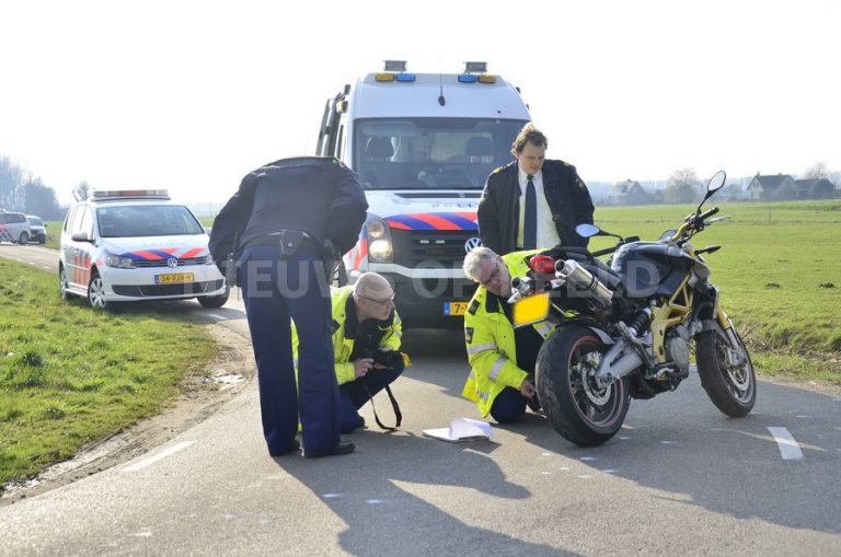 Automobilist(e) vlucht na ongeval met motor Vierde Tochtweg Moordrecht