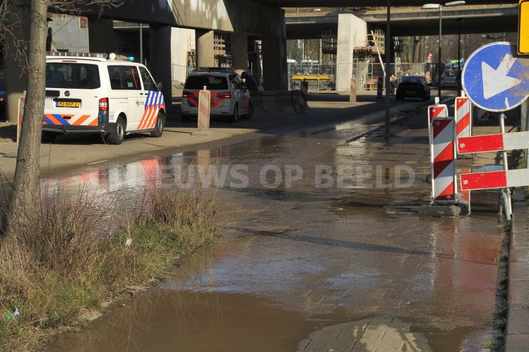 Verkeershinder door waterlekkage Hargalaan Schiedam