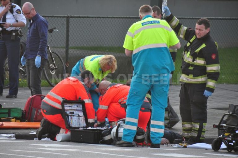 Man overlijdt na ongeval tussen scooter en kraanwagen Leerlooierstraat Hoogvliet