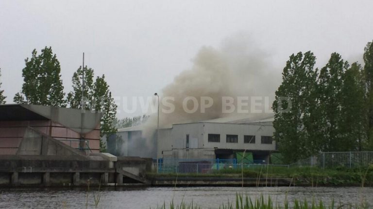 Grote brand in loods afvalverwerkingsbedrijf SITA Schans Alphen a/d Rijn
