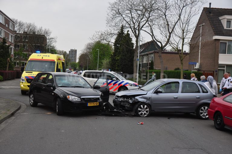 Vrouw en kind gewond bij aanrijding Bredenoord Rotterdam