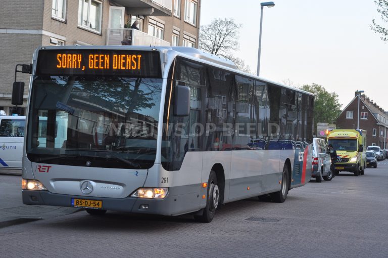 Taxichauffeur gewond na aanrijding met bus Verboomstraat Rotterdam