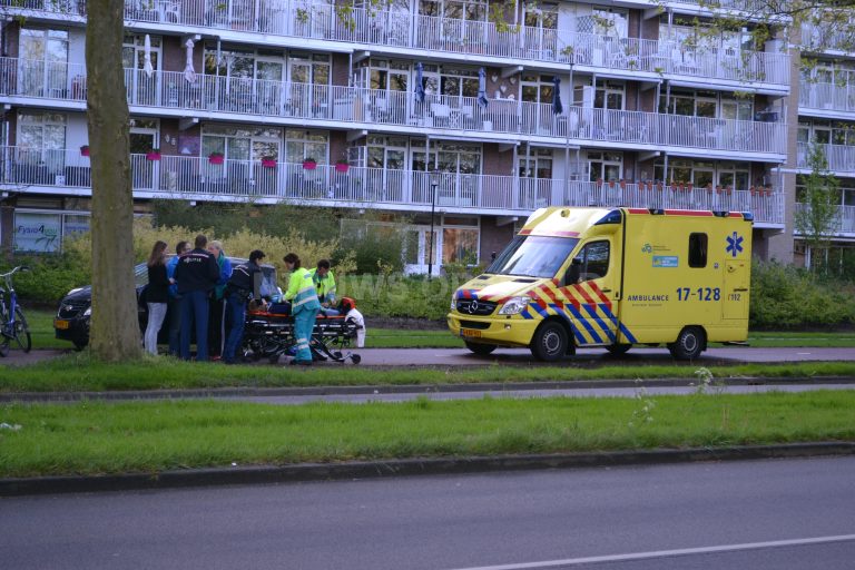 Vrouw gewond na aanrijding John Mottweg Rotterdam