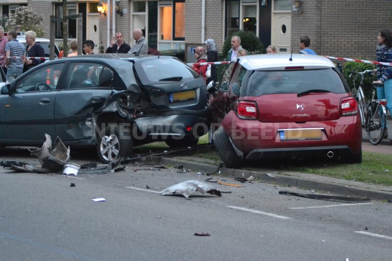 Automobilist richt ravage aan op Jacques Dutilhweg Rotterdam