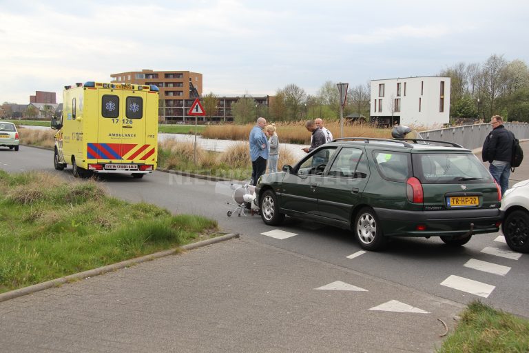 Bestuurder van scooter gewond na ongeval met auto Laan van Dada Rotterdam