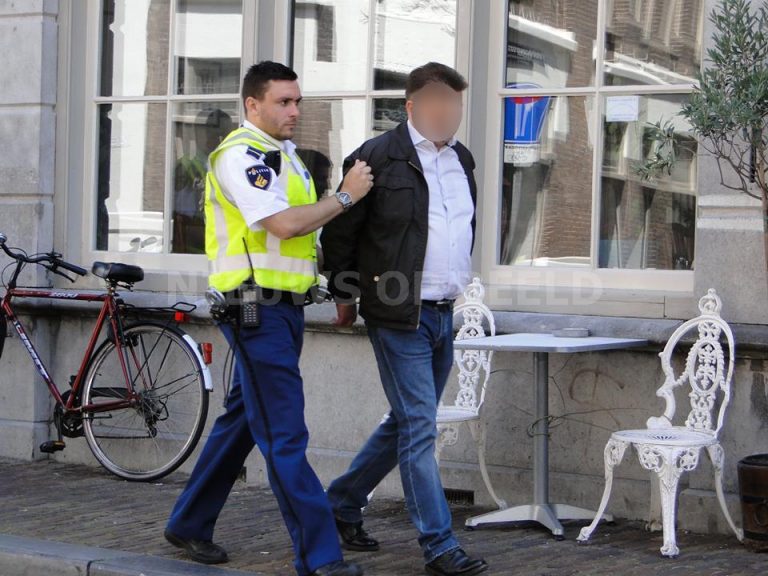 Mannen aangehouden na pinnen met gestolen pinpassen Centrum Dordrecht