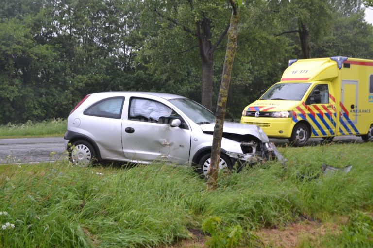 Automobilist verliest macht over het stuur na hevige regenval N217 Mijnsherenland
