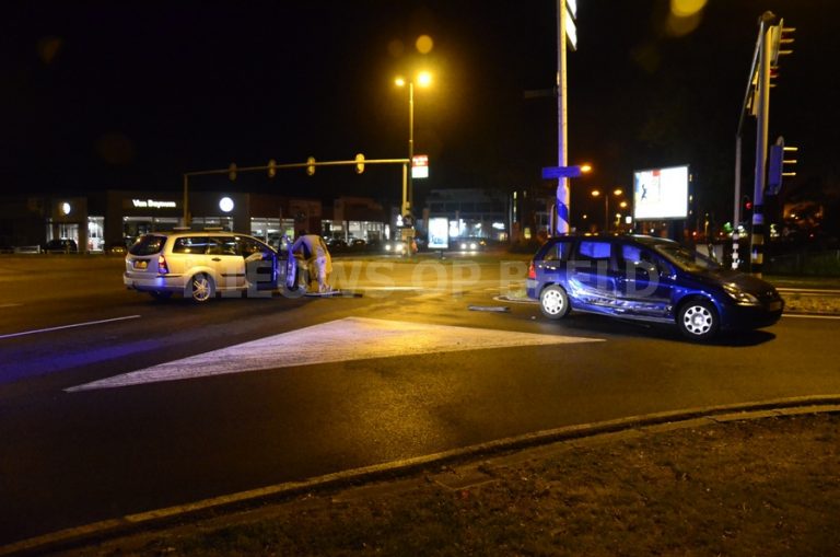 Verkeersongeval ongeval na het negeren van rood stoplicht Goudse Poort Gouda