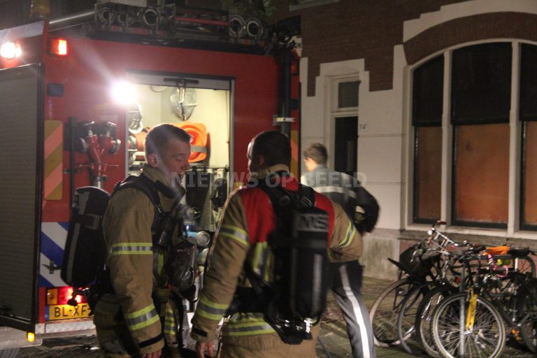 Brandweer rukt uit voor smeulend object in woning Vinkenstraat Rotterdam