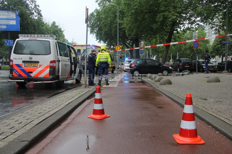 Fietser aangereden door auto Admiraliteitskade Rotterdam