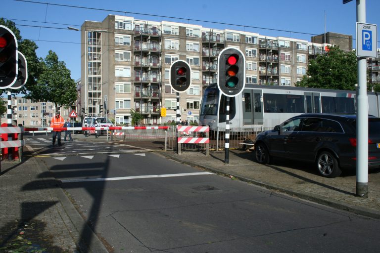 Pizzabezorger geschept door metro Grote Beer Rotterdam