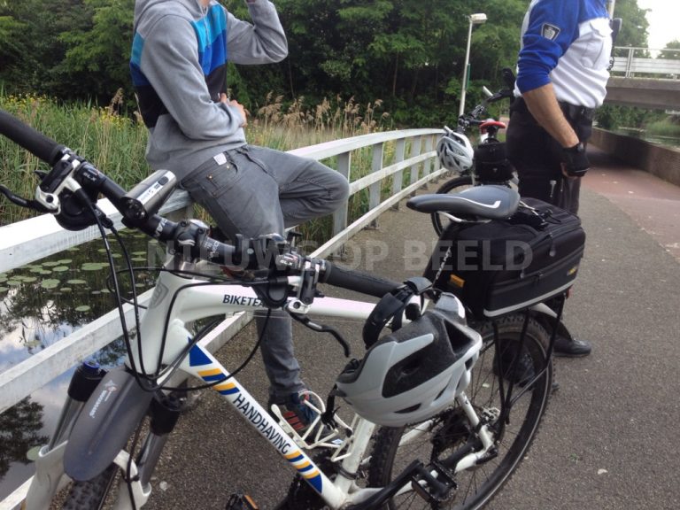 Jongen (16) aangehouden na beledigen handhavers Atolpad Capelle aan den IJssel
