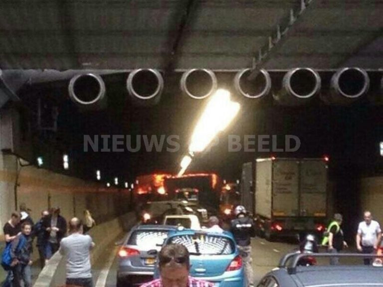 Gewonden en dode na ernstig ongeval met vrachtwagen in Heinenoordtunnel A29
