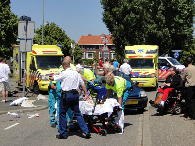Man zwaargewond na ongeval met fiets Hugo de Grootlaan Dordrecht