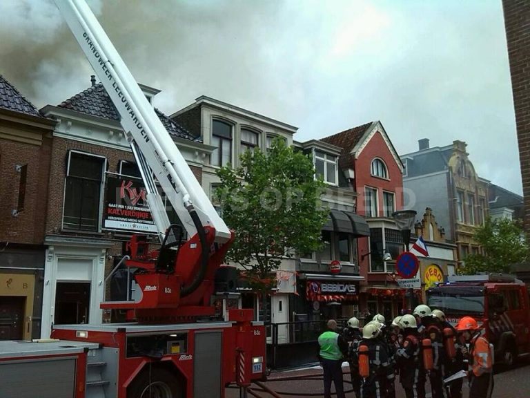 Grote brand verwoest woning boven feestcafe Ruiterskwartier Leeuwarden