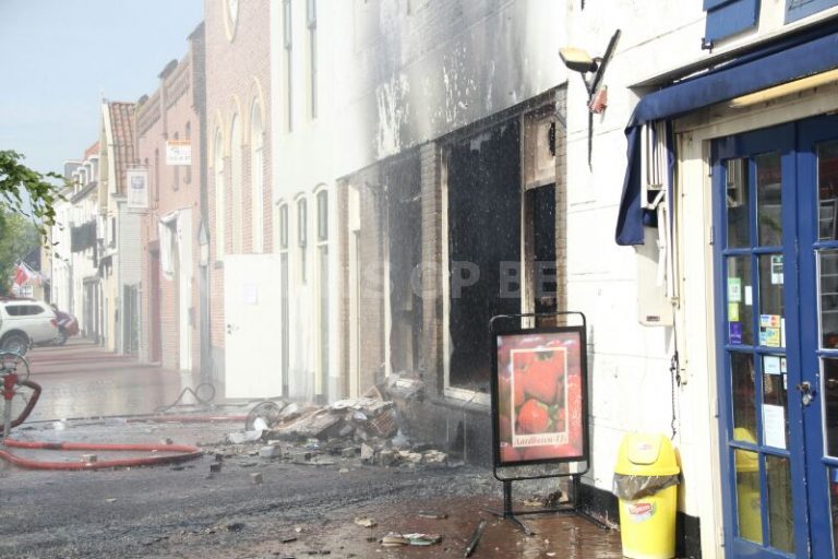 Grote uitslaande brand in restaurant Turfkade Brielle