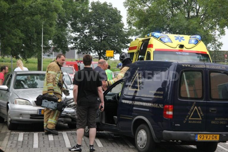 Gewonde bij frontale botsing Merenweg Bleiswijk