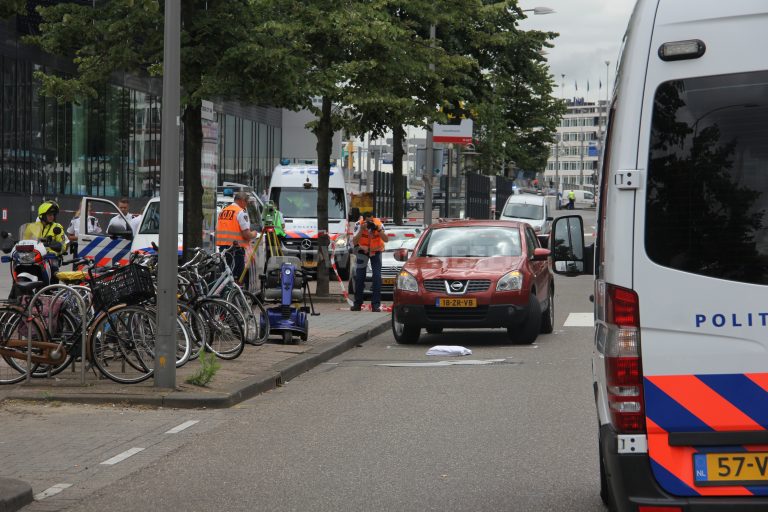 Man (79) bezwijkt aan verwondingen na ongeval Schiedamsedijk Rotterdam