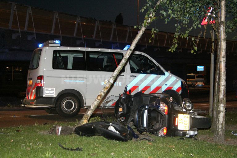 Motorrijder crasht tijdens achtervolging Kleinpolderplein Rotterdam [VIDEO]