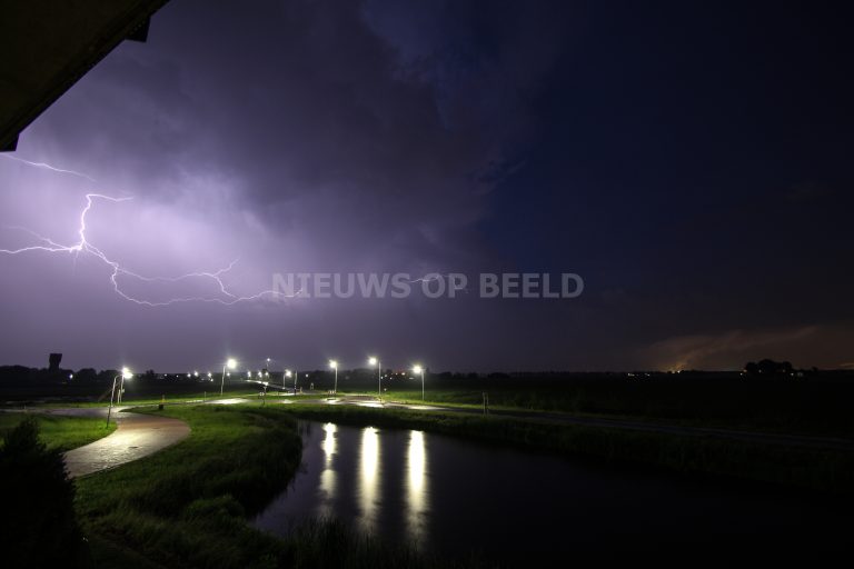 Waarschuwing : Kans op overlast door veel regen, onweer en zeer zware windstoten