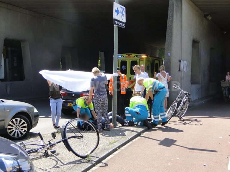 Fietser en scooterrijder gewond na ongeval Merwedestraat Dordrecht