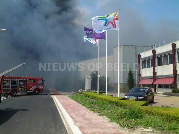 Bestrijden brand Campina Friesland gaat nog dagen duren