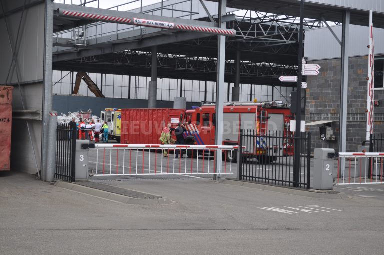 Man gewond na bedrijfsongeval metaalbedrijf Boezembocht Rotterdam