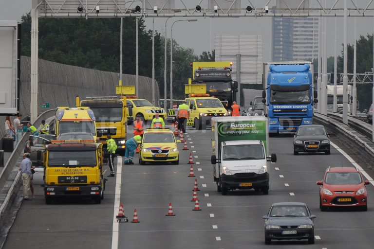 Kettingsbotsing zorgt voor veel vertraging op de A20 in Rotterdam
